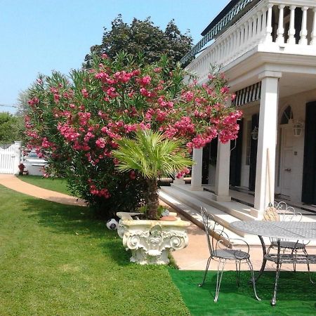 Villa De Mari Lido di Jesolo Bagian luar foto